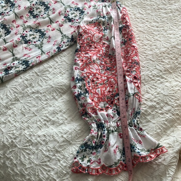 Just listed💙 fabulous rounded neck blouse w/full gathered sleeves w/embroidery - Picture 10 of 12